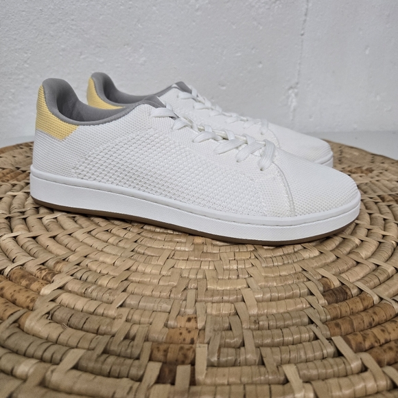 Sauvs Shoes - NWOT Sauvs White Yellow Knit Sneakers 9